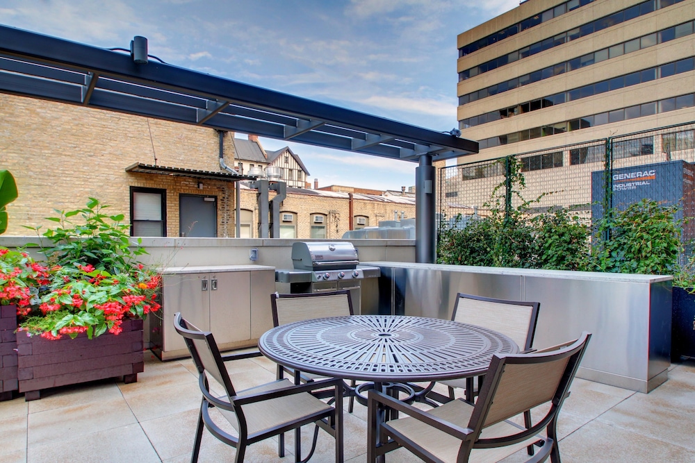 Hyatt House Chicago/Evanston 47/65