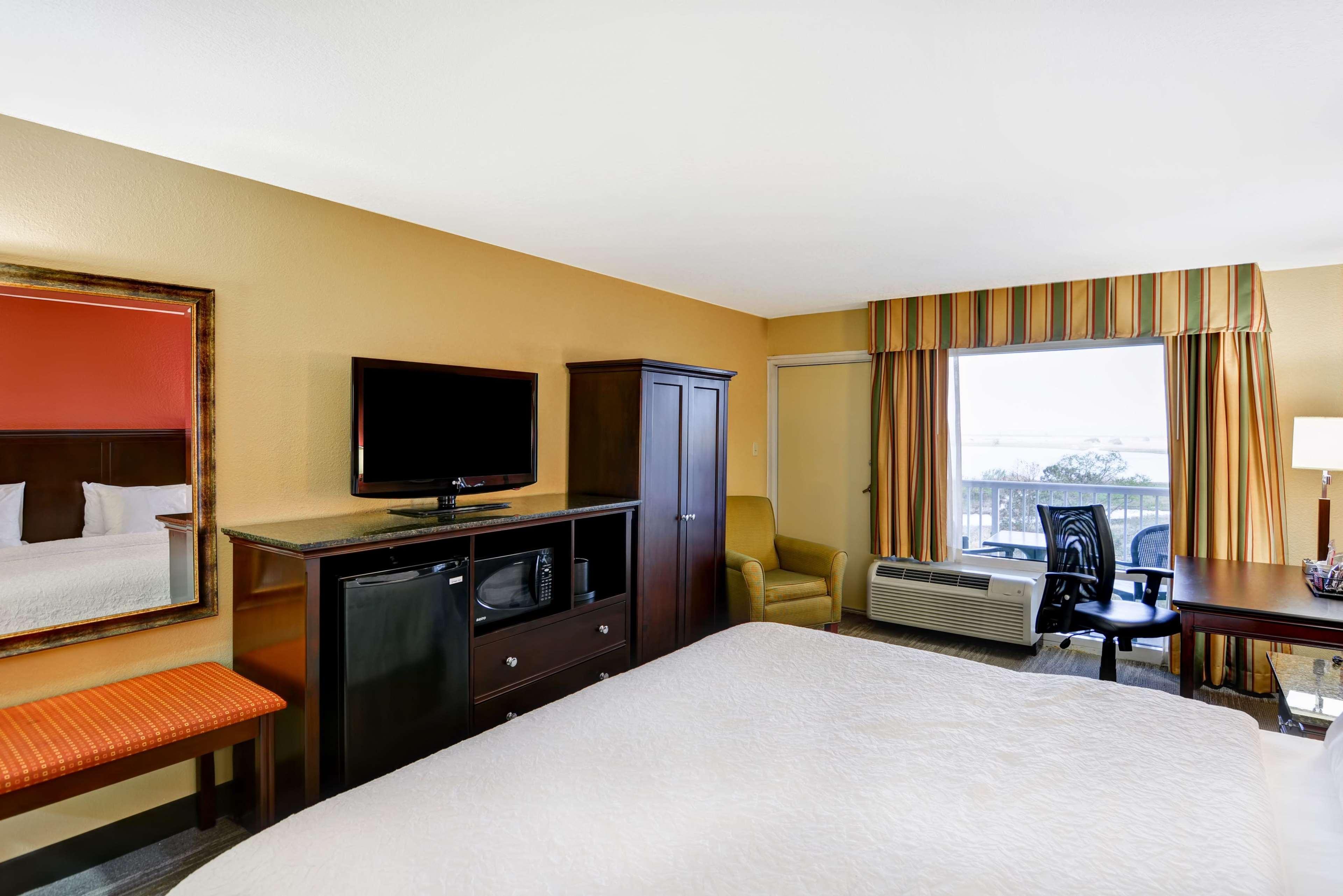 Suite, King Bed, Bay View, Hampton Inn Mobile-East Bay/Daphne 2/2