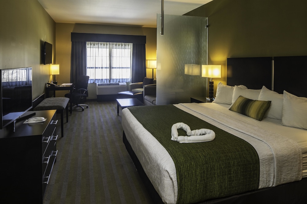 Best Western Plus Franciscan Square Inn and Suites Steubenville 38/47