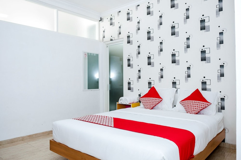 OYO 1454 111 Residence 6/18