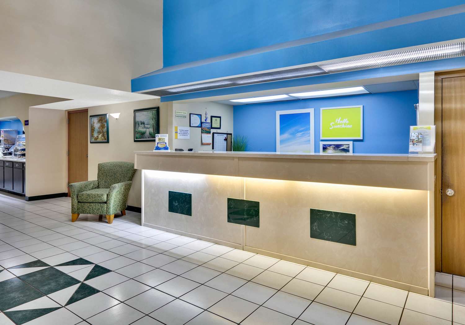 Days Inn & Suites by Wyndham Bentonville 5/19