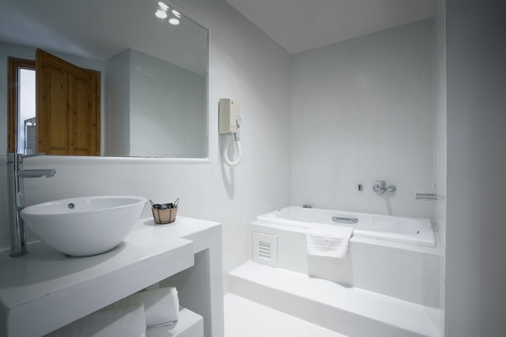 Gloria Maris Hotel Suites and Villas - Adults Only 72/74
