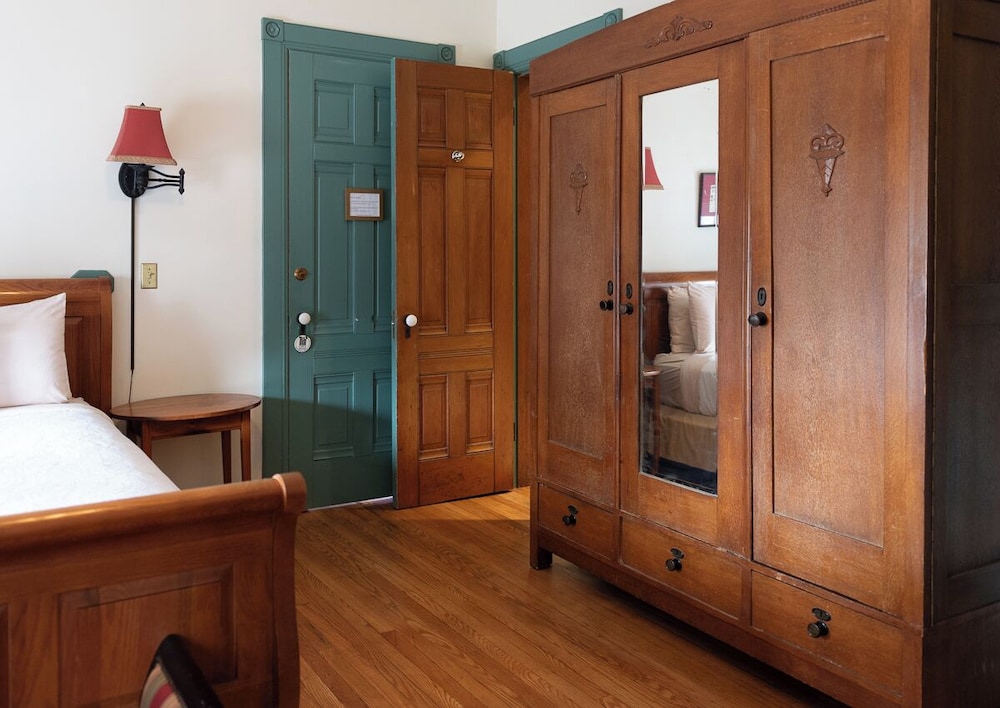 William Henry Miller Inn 16/50