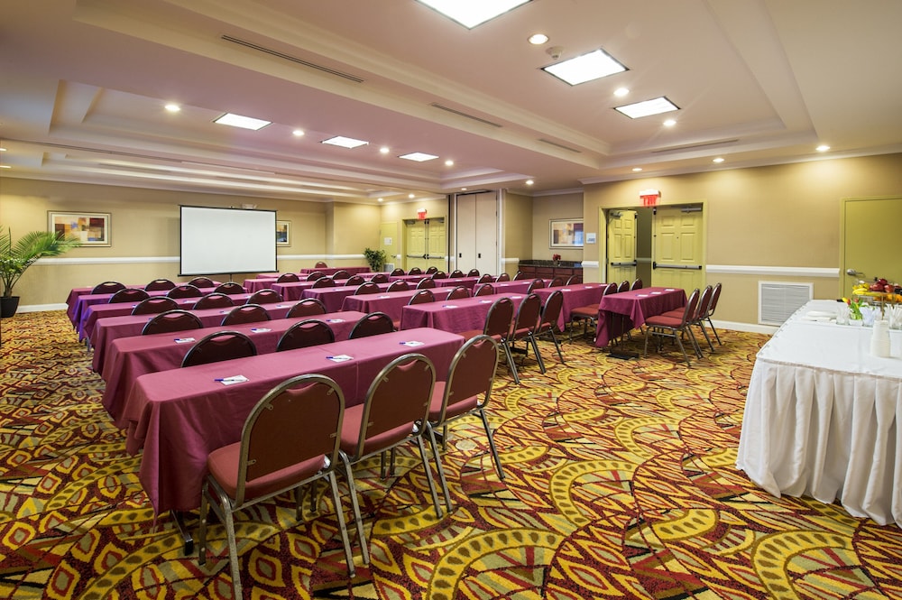 Holiday Inn Express and Suites Port St. Lucie West 46/50