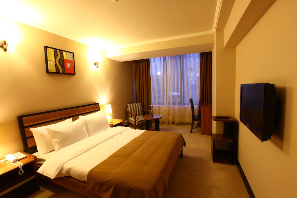 Nairi Hotel 22/68