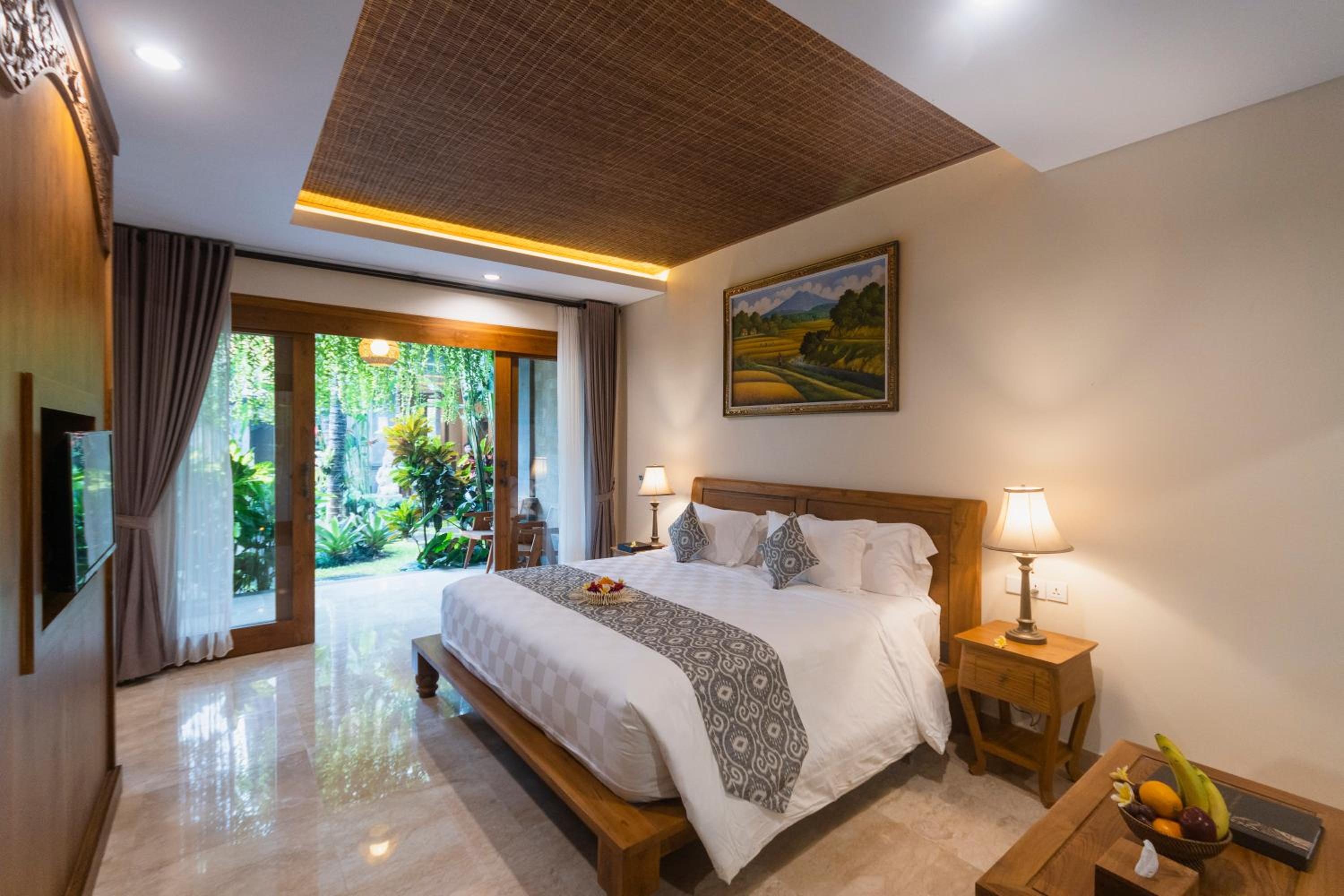 SUITE, POOL VIEW