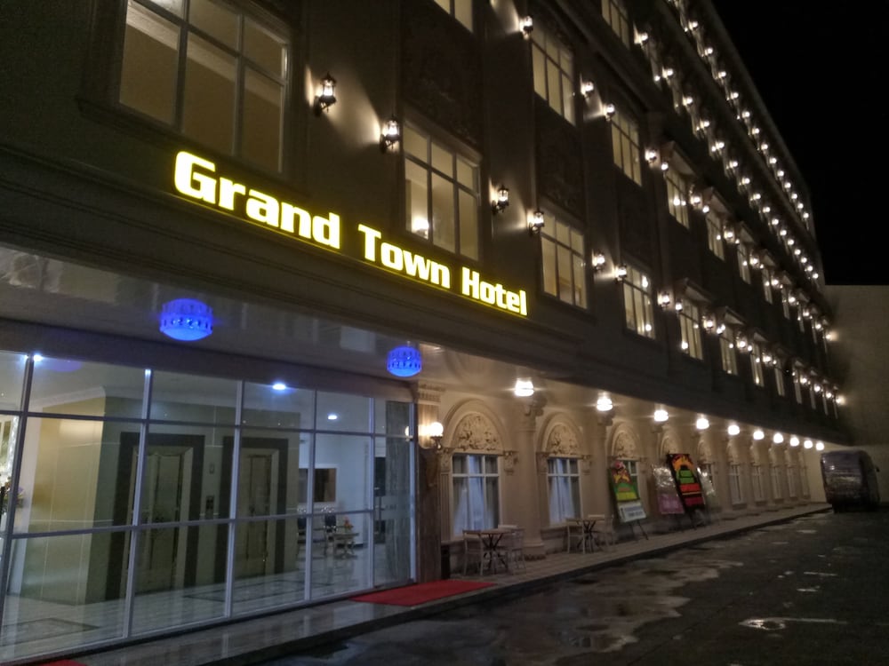 Grand Town Hotel Mandai photo2