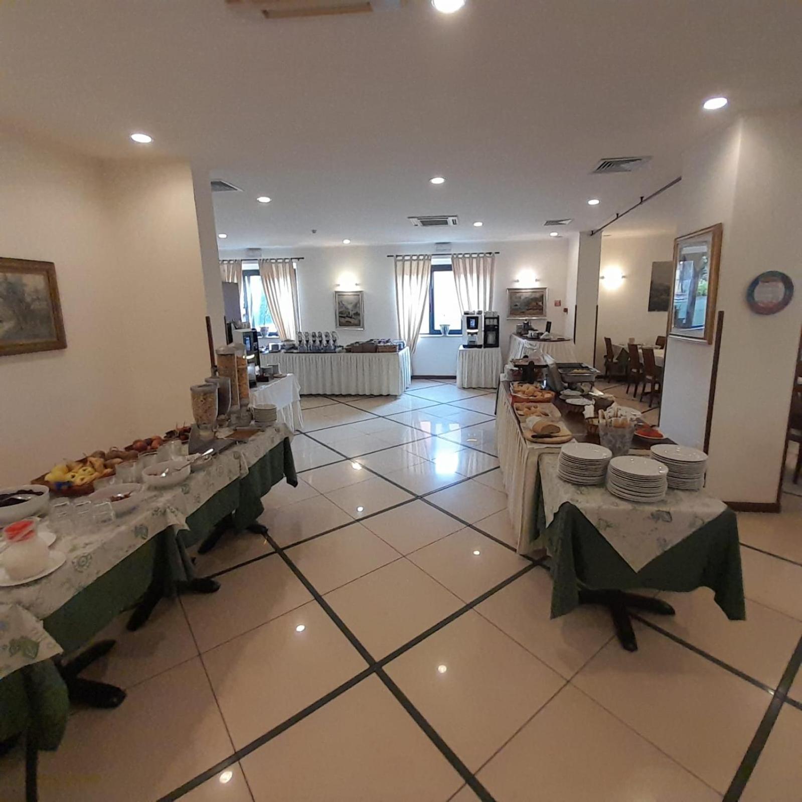 HOTEL VILLA OMBROSA 26/52