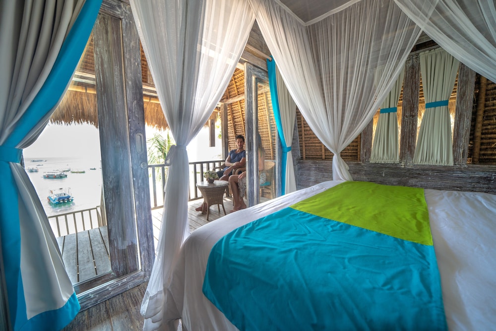 Hai Tide Beach Resort 36/74