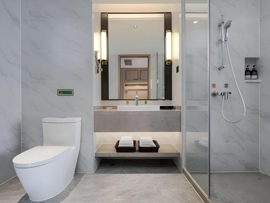 Venus Royal Hotels (Zhongshan Dongfeng Center) 48/50