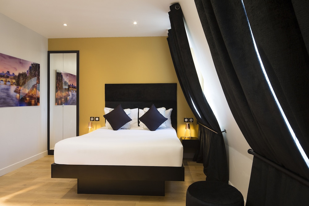 Adjoining, 2 Double Beds