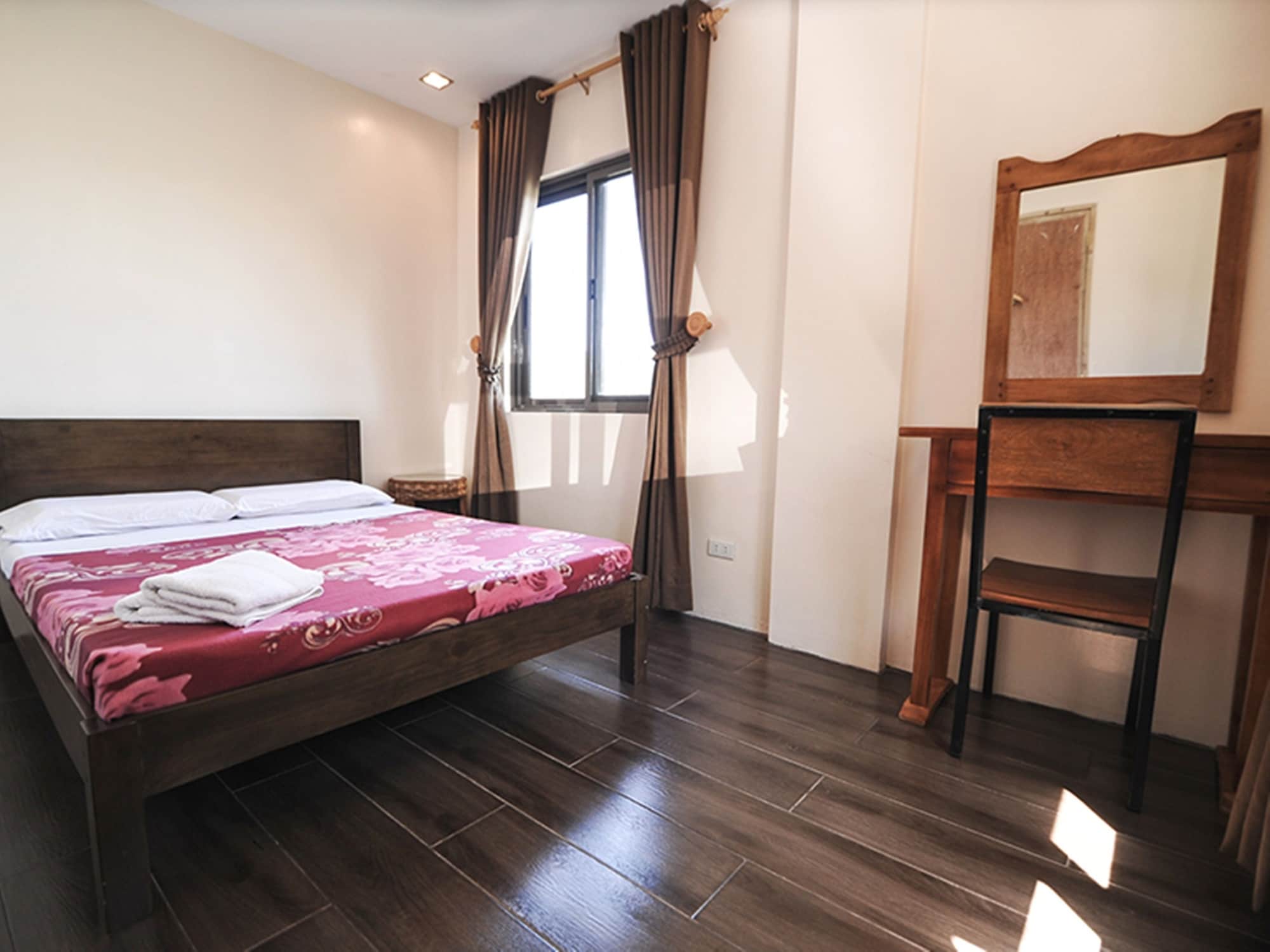 1 BEDROOM, SUITE