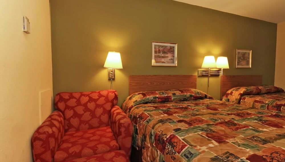 Burnsville Inn & Suites (ex Americas Best Value Inn-Burnsville/Minneapolis) 11/36