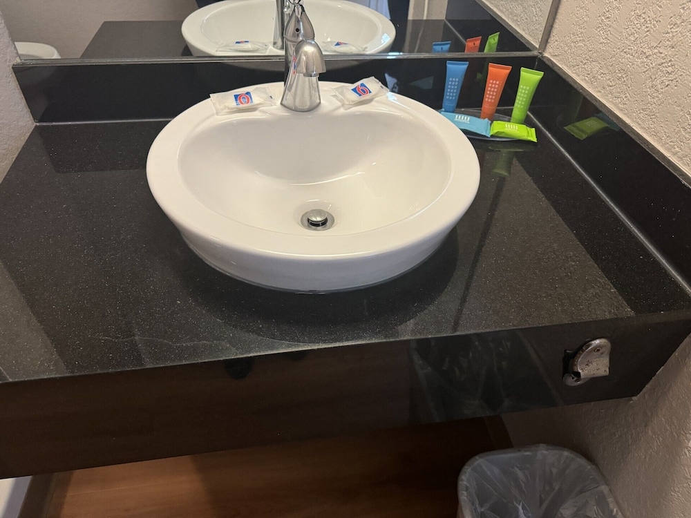 Motel6 Stanton, CA - Anaheim West 55/60