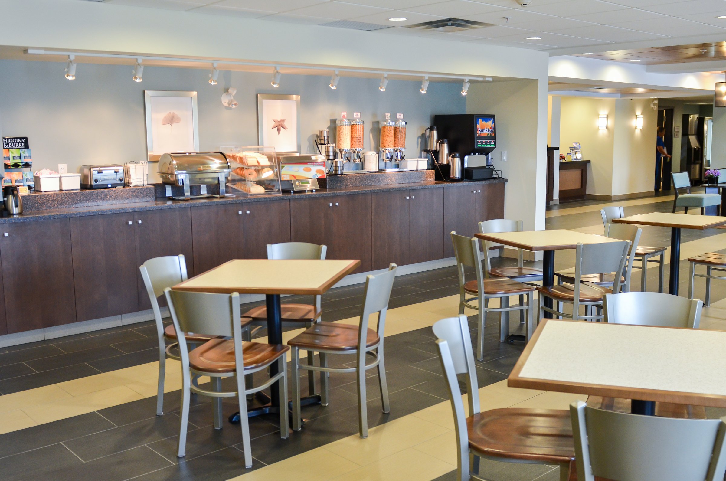 Best Western Thompson Hotel Suites 28/43