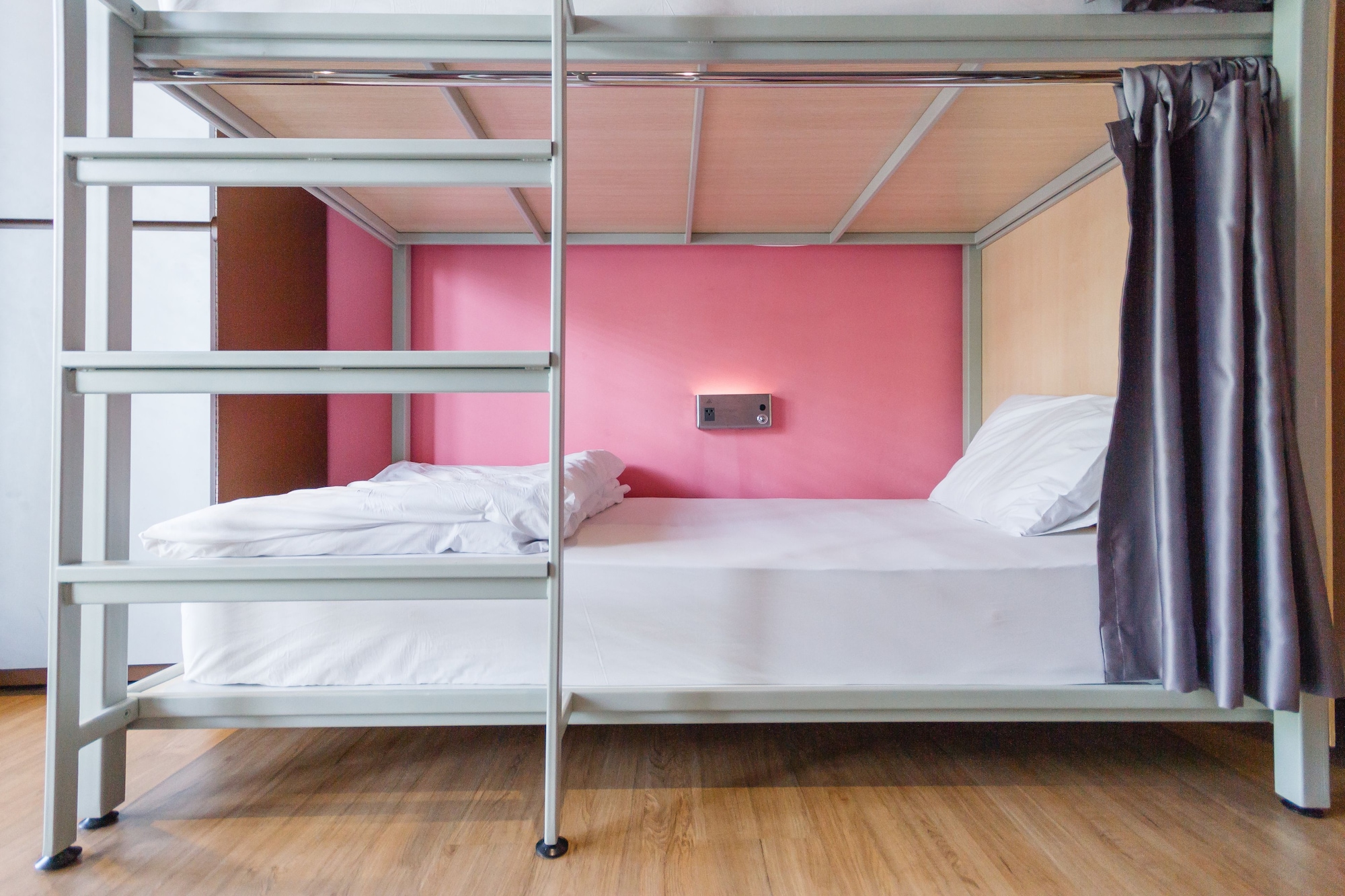 LADIES, 8 BEDS