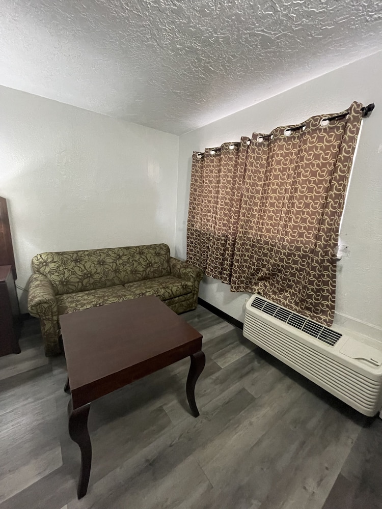 Travelodge by Wyndham Farmington Hwy 64 41/70
