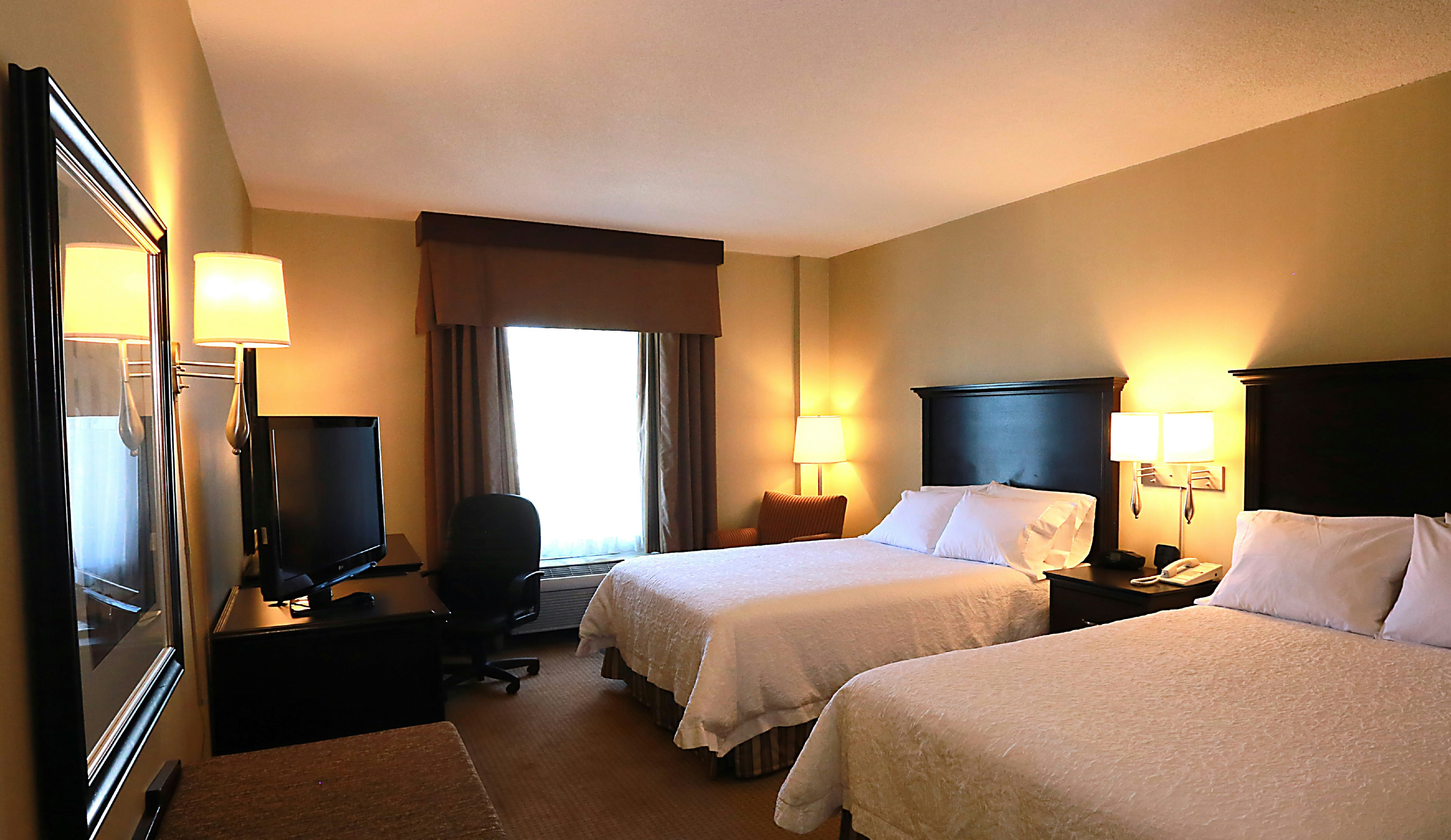 Hampton Inn and Suites by Hilton Laval 24/71