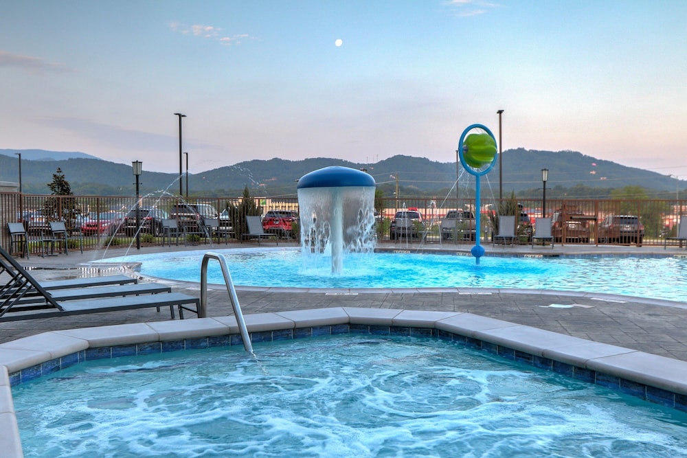Residence Inn by Marriott Pigeon Forge 44/50