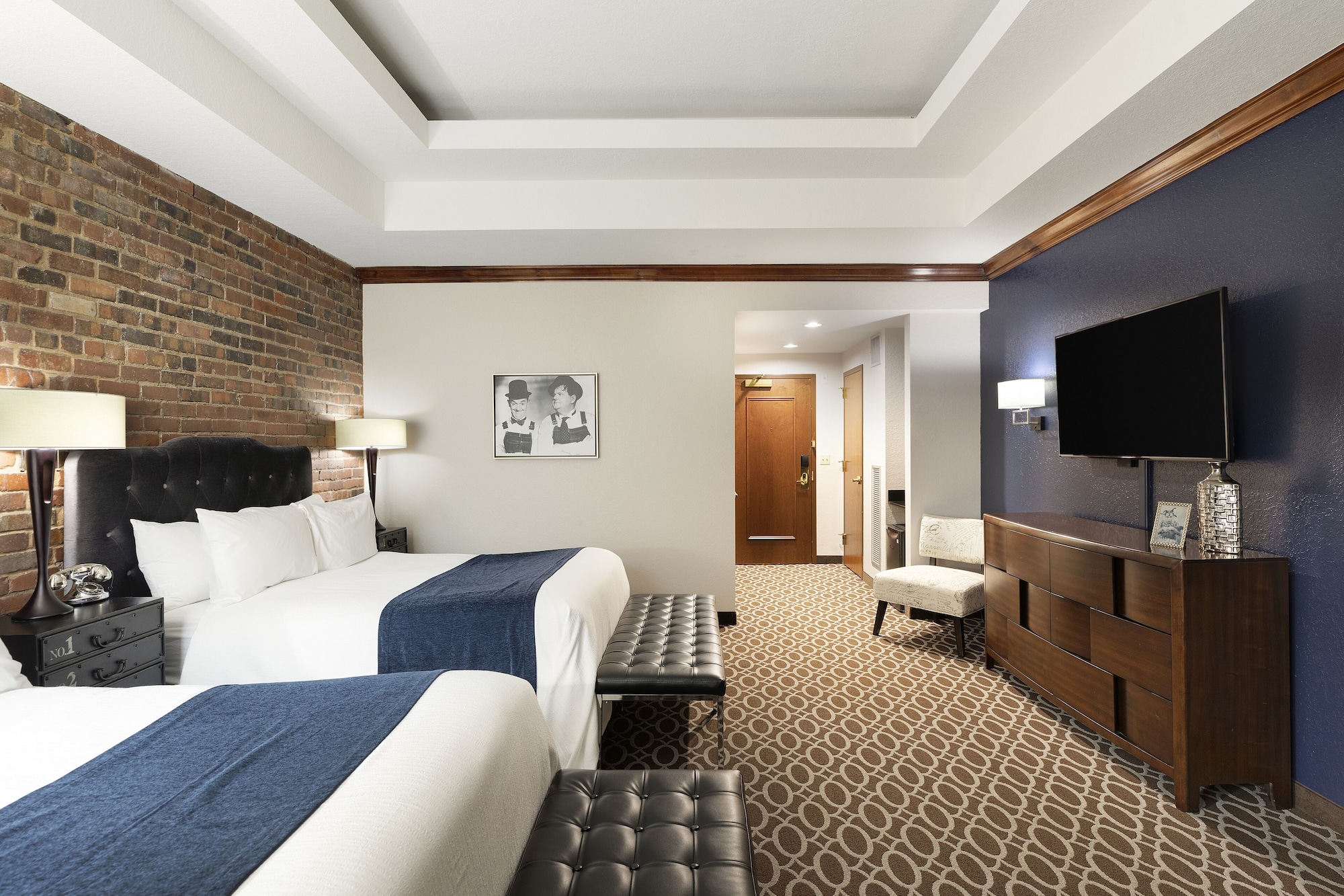 EXECUTIVE, 2 QUEEN BEDS