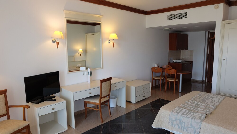 Kipriotis Maris Suites 22/64
