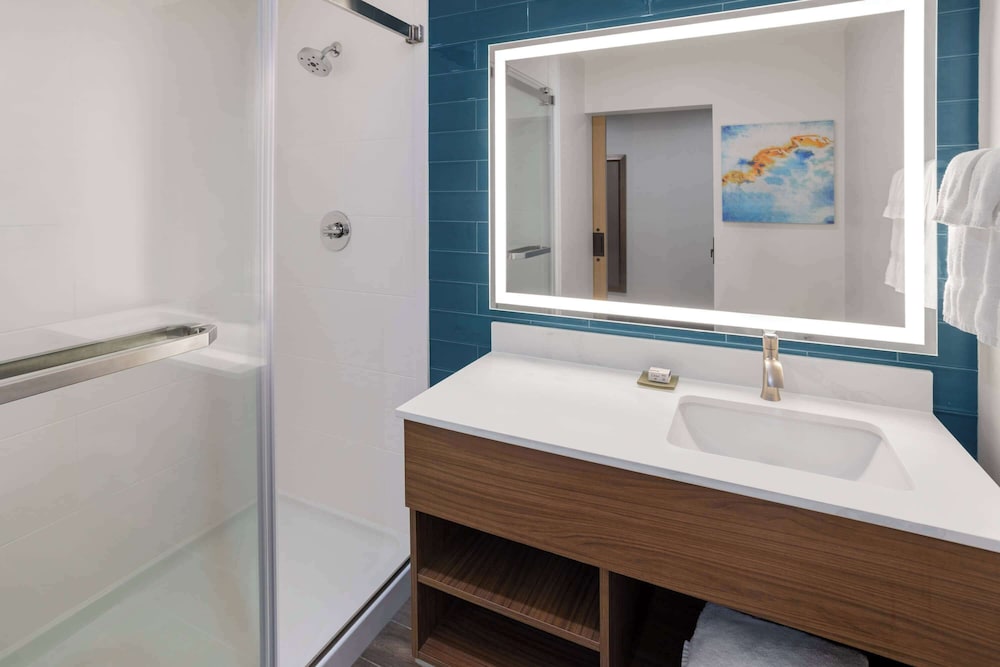 La Quinta Inn & Suites by Wyndham Williston Burlington 21/23