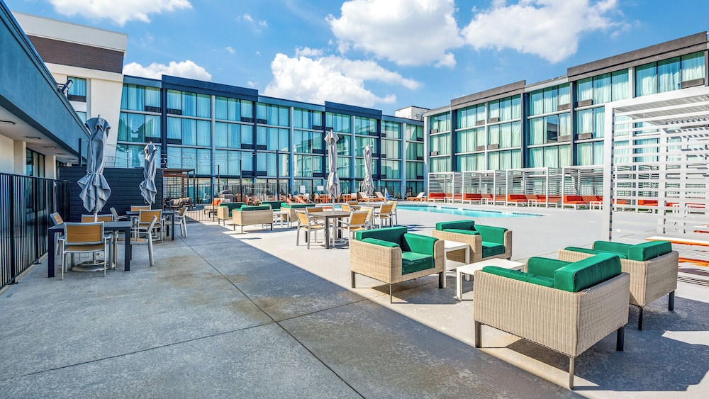 Holiday Inn Dallas Market Ctr Love Field, an IHG hotel 56/66