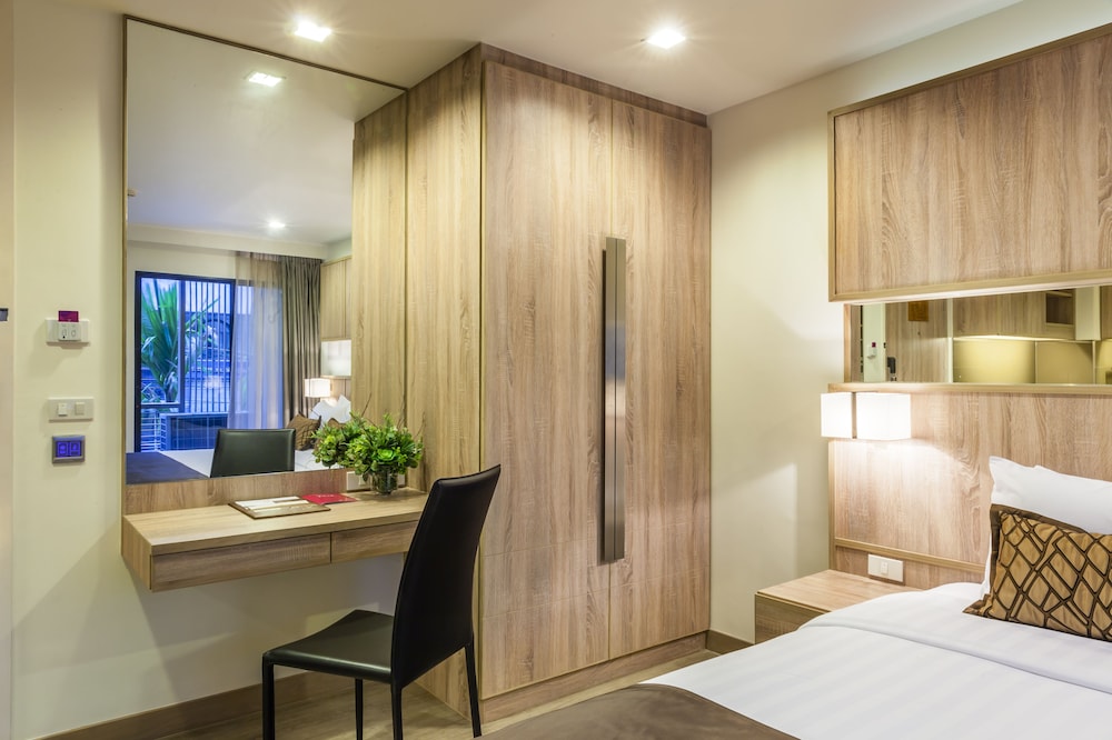 Pacific Park Hotel And Residence 26/64