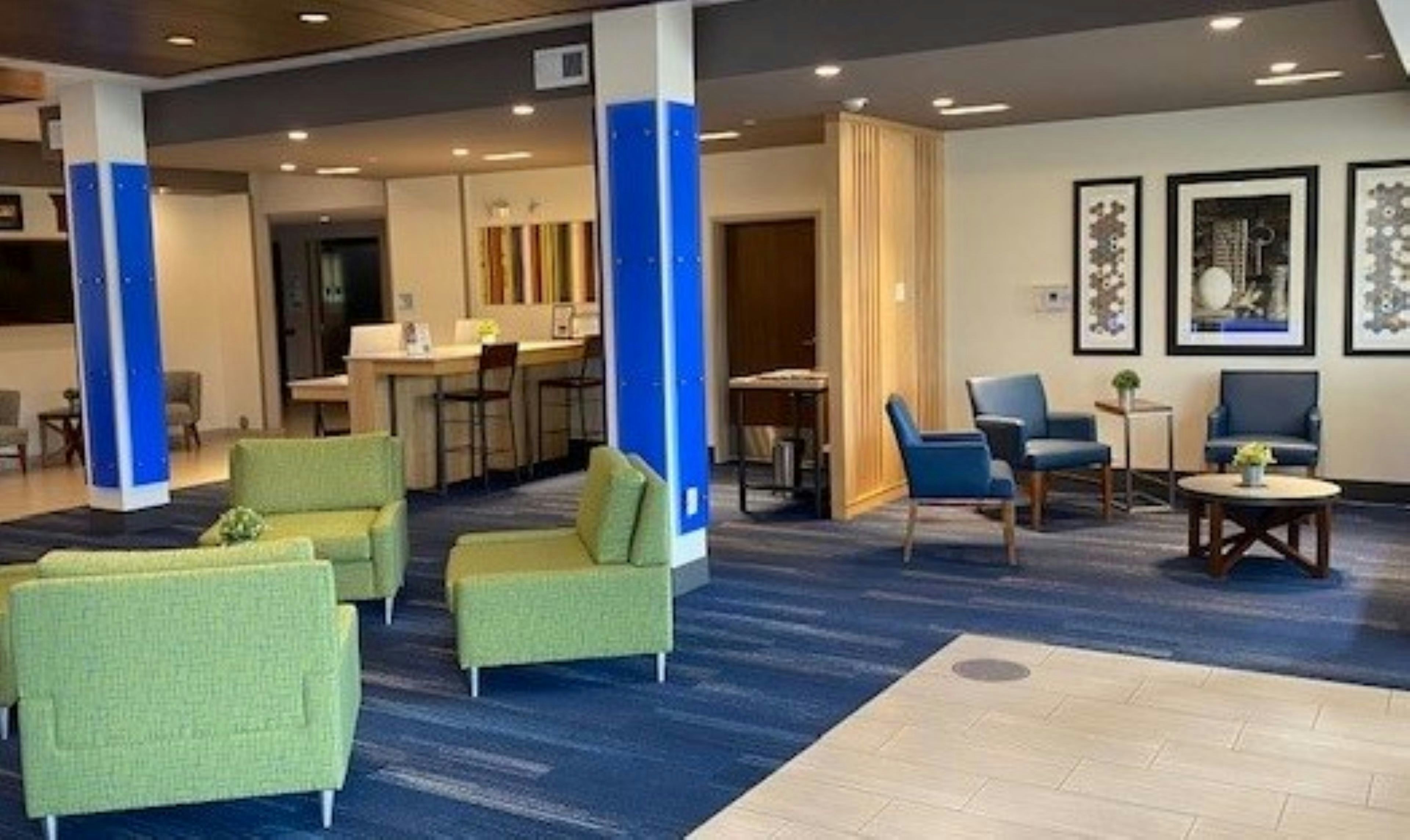 Holiday Inn Express and Suites Warrensburg North 44/58