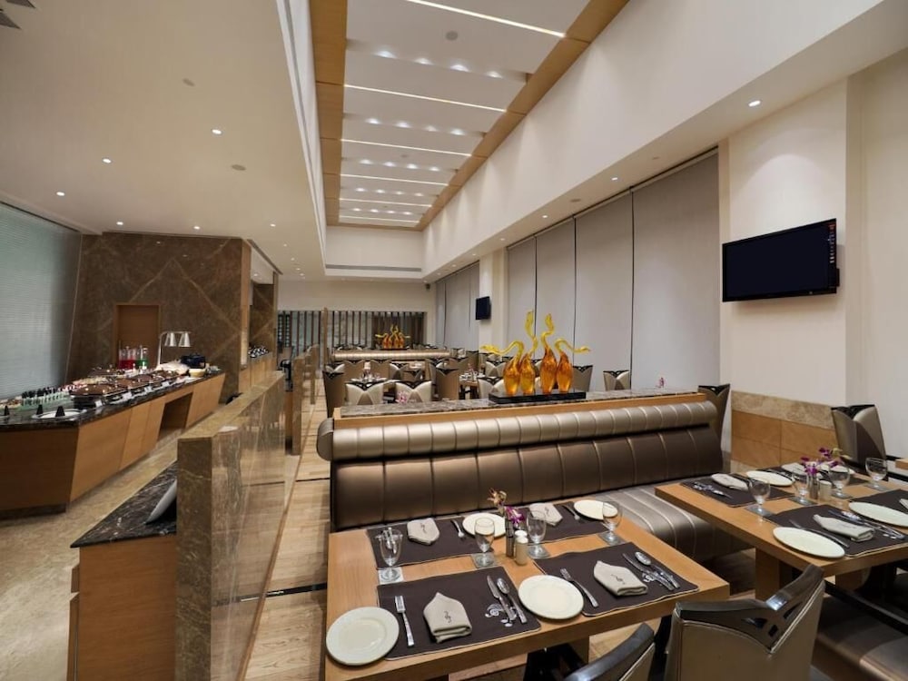 Orange Megastructure LLP 40/51