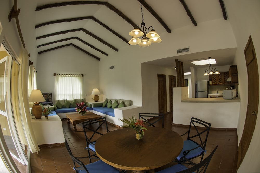 Amatique Bay Hotel 24/58