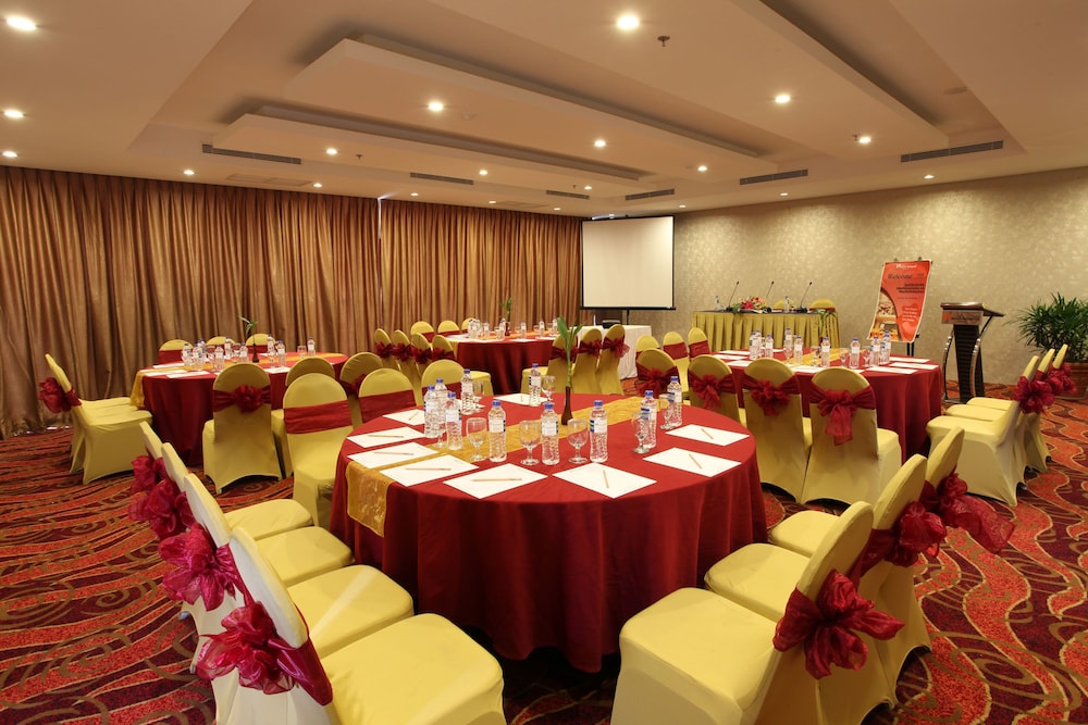 Swiss-Belhotel Kendari 57/70