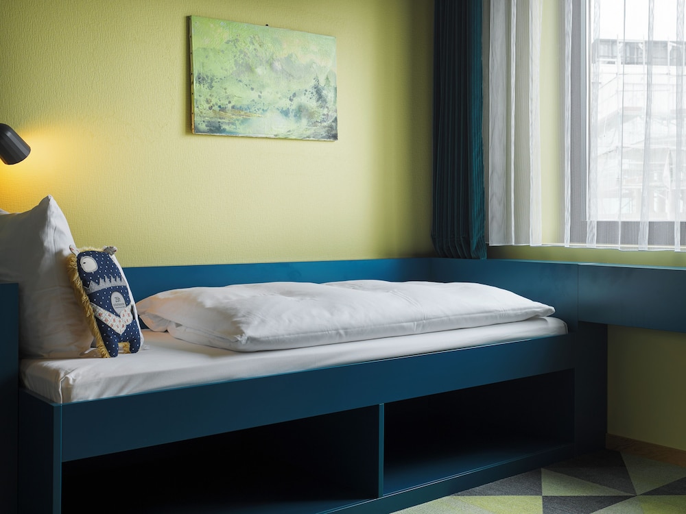 ROOM, SMALL