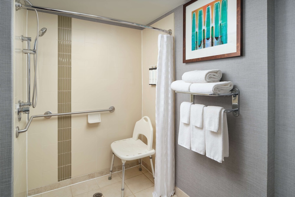 Hyatt Place Greensboro 52/54