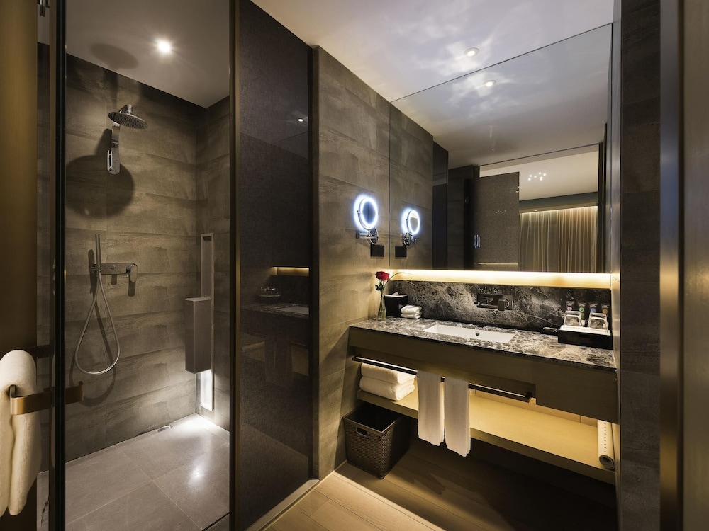 NOVOTEL SHANGHAI CLOVER 71/73