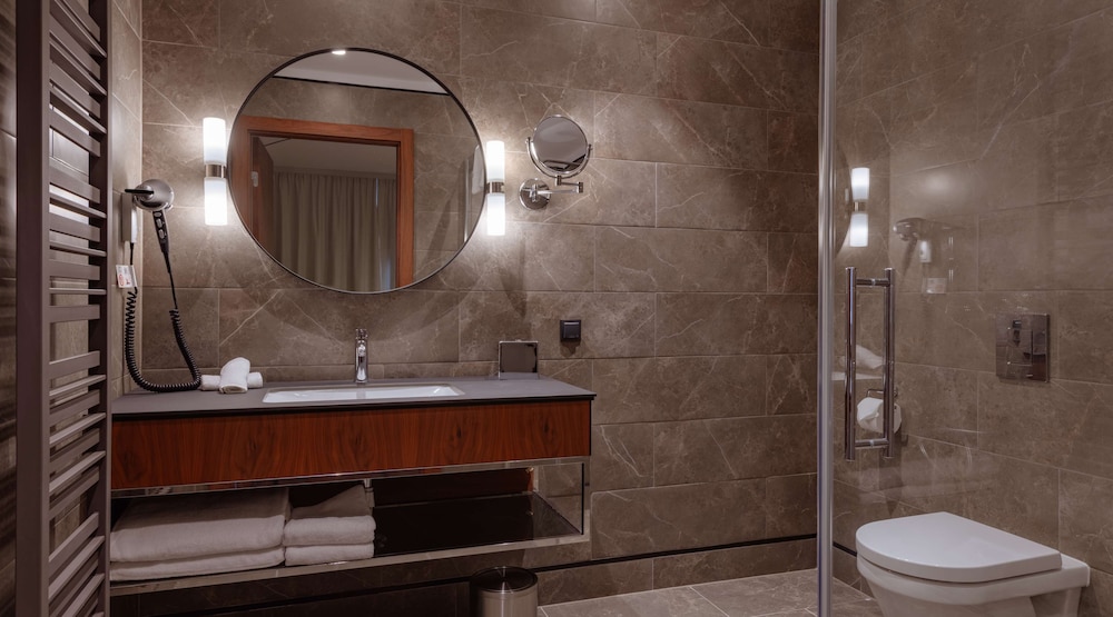 Bw, Spa, Superior, Queen Bed, River View، Radisson Hotel And Suites Gdansk 3/6