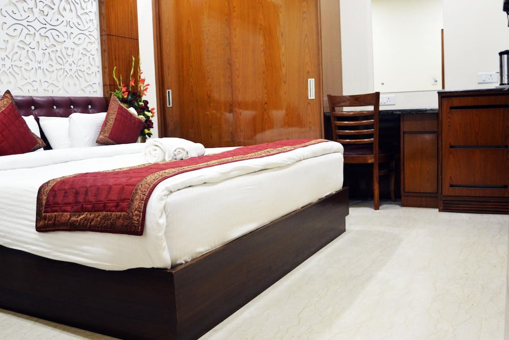 TRINITY CORPORATE SUITES 10/43