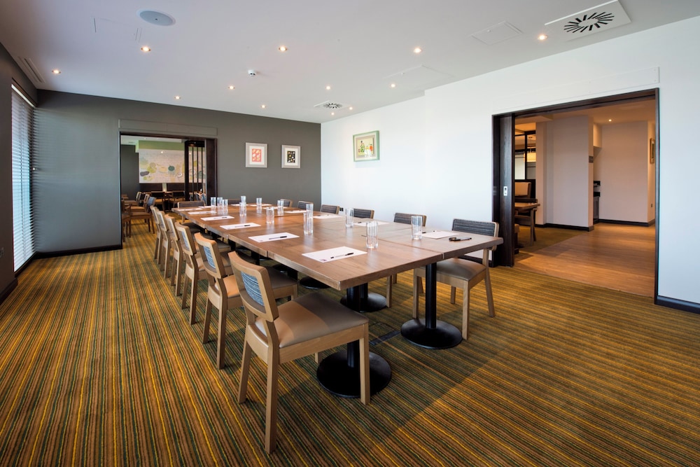 Premier Inn London Heathrow Airport Terminal 4 52/65