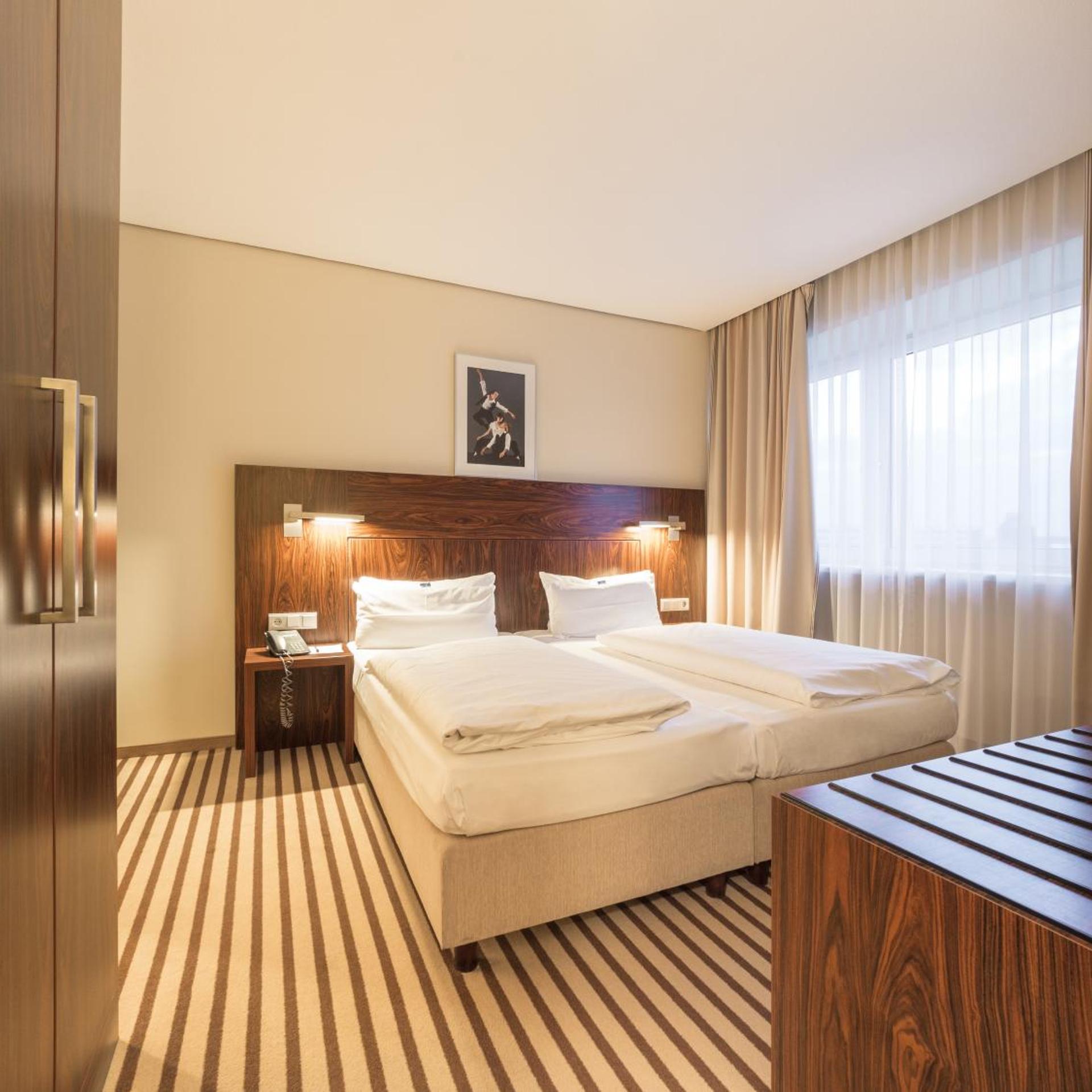 Apartment, Opera View