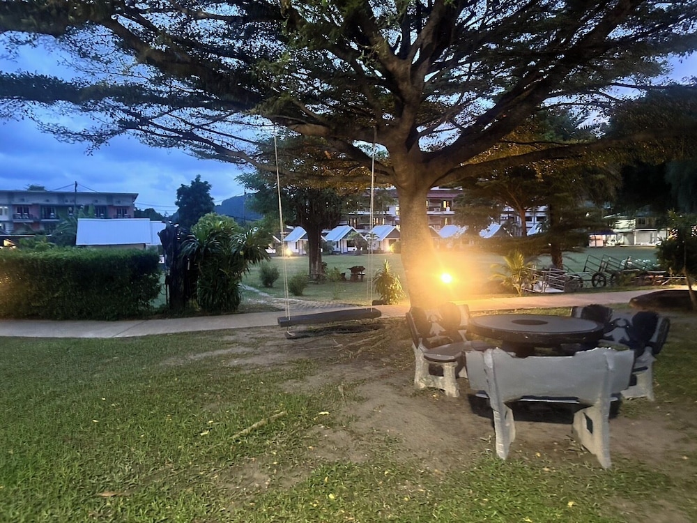 Gypsy Sea View Resort 65/69