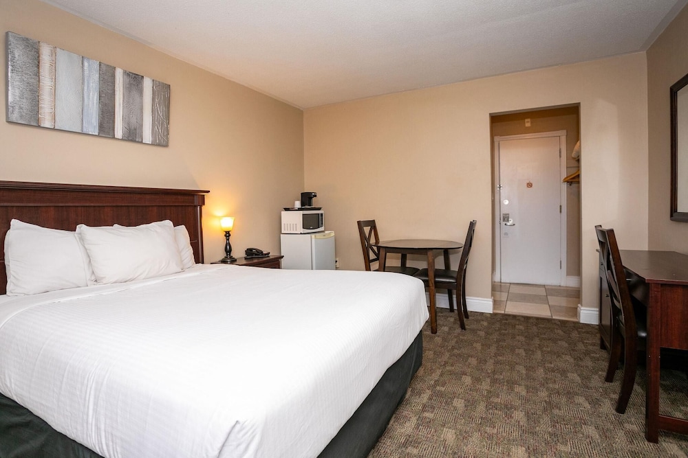 Deluxe, Queen Bed, Balcony
