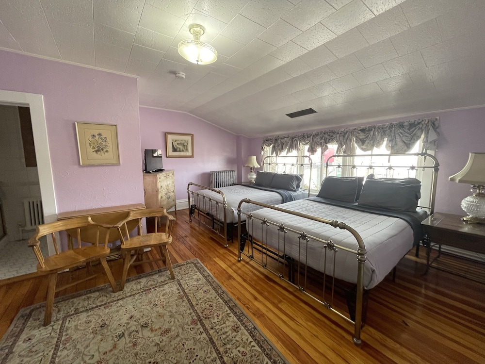 Edward, Suite, 2 Queen Beds