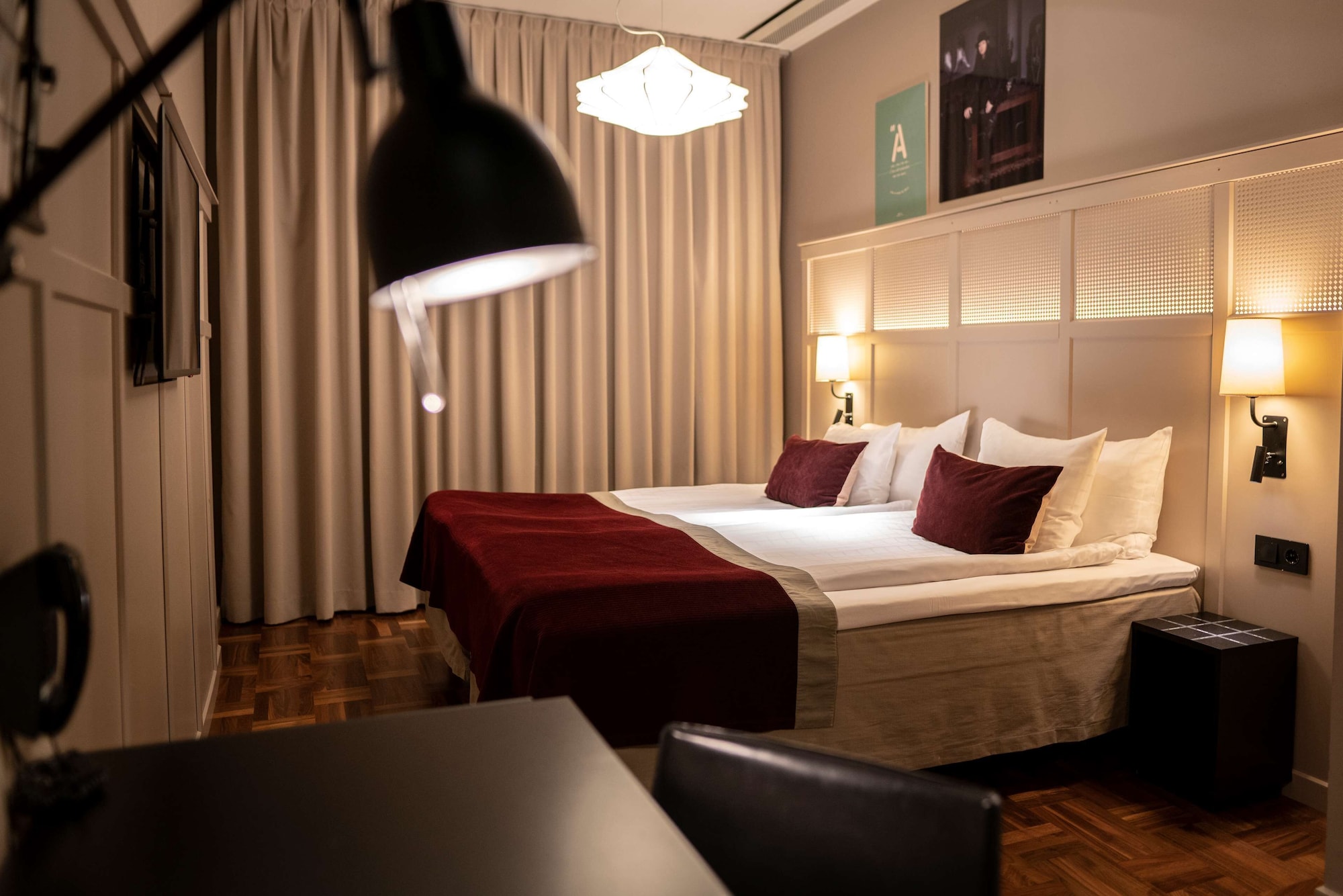 COZY, TWIN BEDS, NO WINDOW