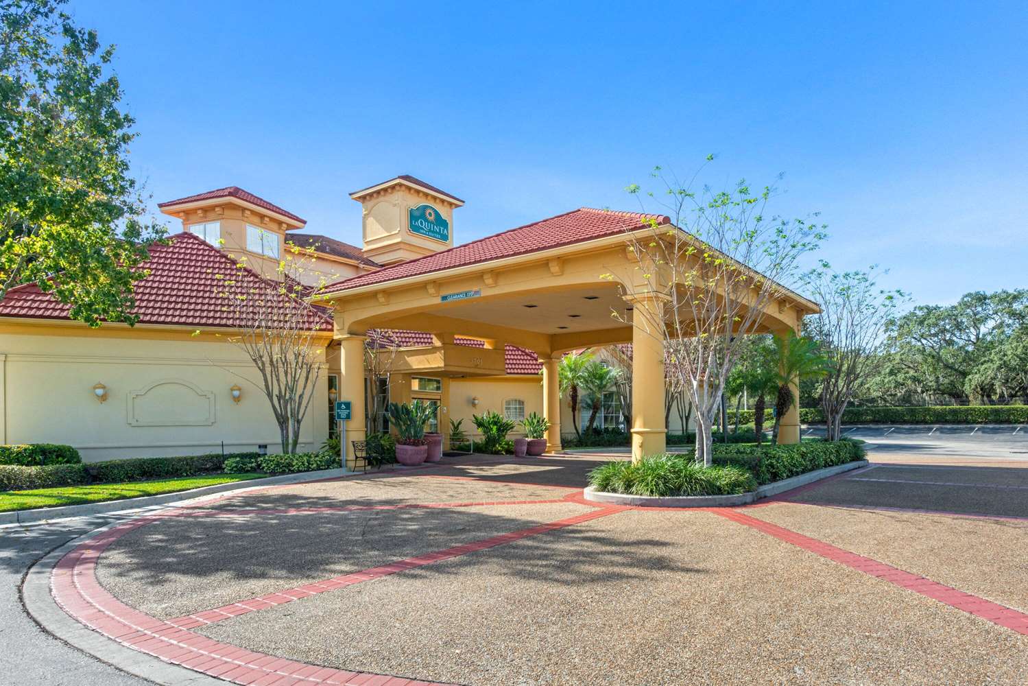 La Quinta Inn & Suites by Wyndham USF (Near Busch Gardens) 46/54
