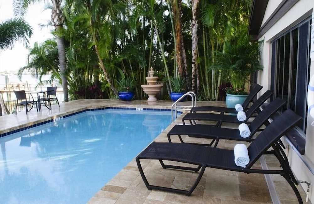 Pasa Tiempo Waterfront Resort 35/45