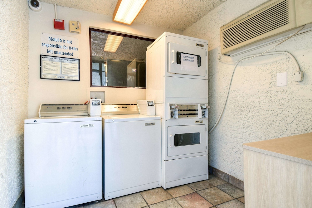 Motel6 Pomona, CA - Los Angeles 6/36