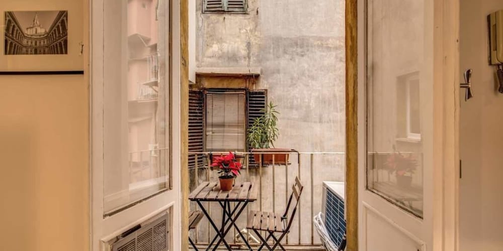Monti Coliseum 3 bedroom 2nd floor 7/40
