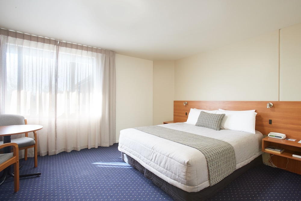 Ventura Inn Suites Hamilton 5/25