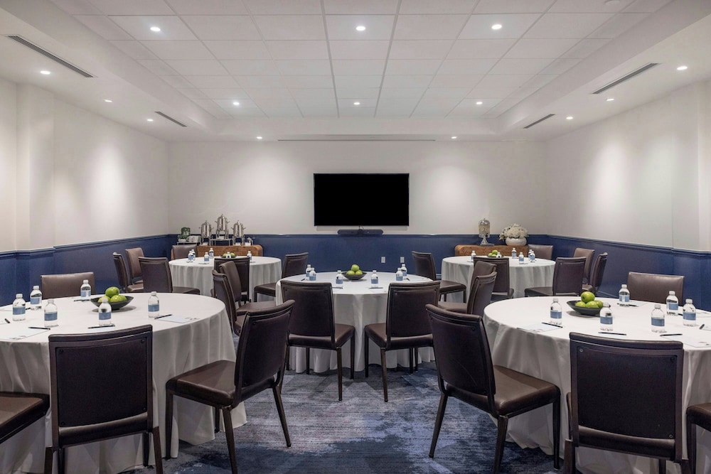 The Seagate Hotel Spa 65/77