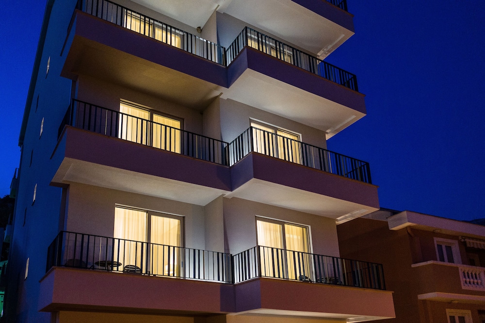 Bono Hotel in BECICI